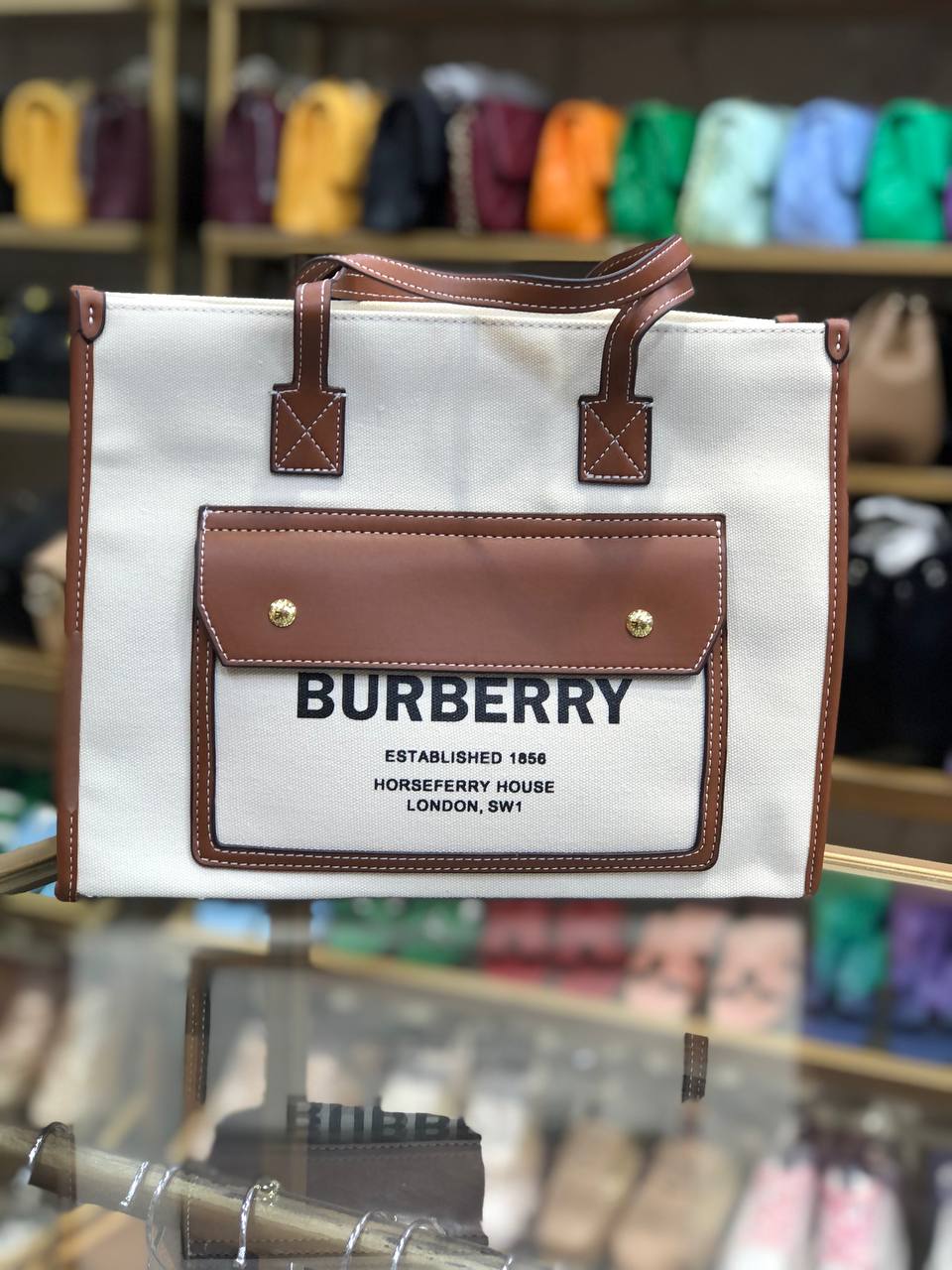 Burberry
mini sac cabas Freya Trois couleurs
