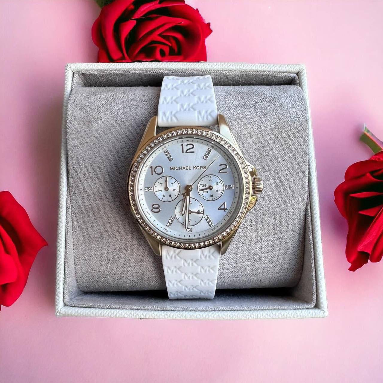 Montre femme Michael Kors Mini Pilot MK7372 cadran blanc et bracelet silicone