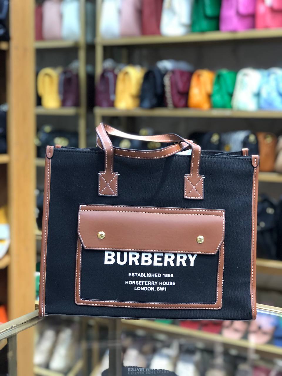 Burberry
mini sac cabas Freya Trois couleurs