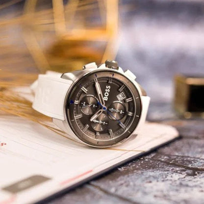 Montre chronographe à cadran gris avec bracelet en silicone blanc