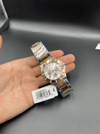 Montre Femme Guess GW0616L3 bracelet or rose et argent en acier