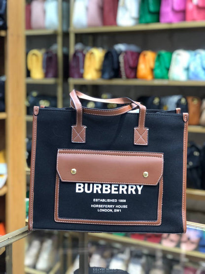 Burberry
mini sac cabas Freya Trois couleurs